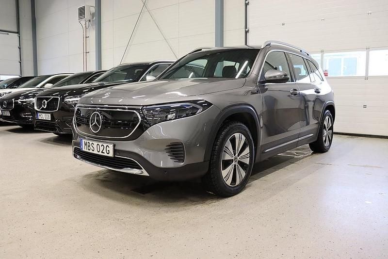 Mörkgrå Begagnad 2022 Mercedes EQB300 Progressive SUV | 349 900 kr (Bra pris) - Bild 1/4