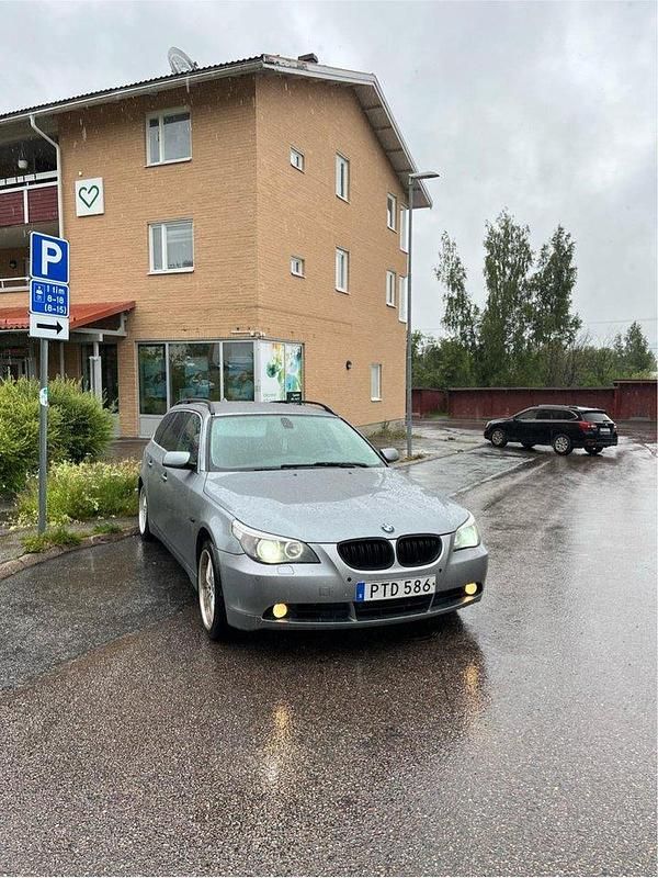 Grå Begagnad 2007 BMW 530 Kombi | 57 000 kr (Bra pris) - Bild 1/4
