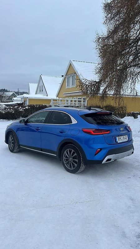Begagnad Kia XCeed 141 HK (103 kW) 2021 Blåmetallic/blue flame SUV