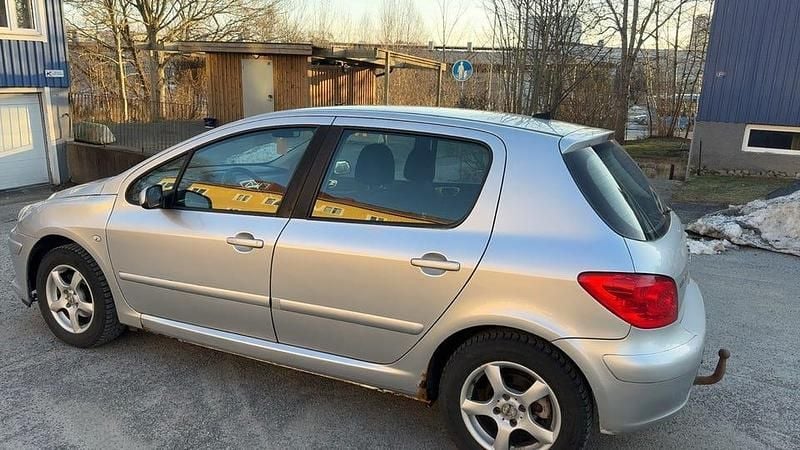 Begagnad Peugeot 307 2006 Silver