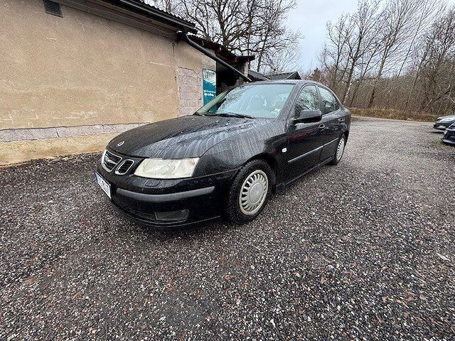 Svart Begagnad 2003 Saab 9-3 Vector Sedan | 24 900 kr (Dyr) - Bild 1/4