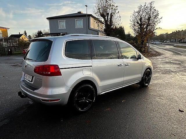Begagnad VW Sharan 140 HK (102 kW) 2015 Silver Minibuss