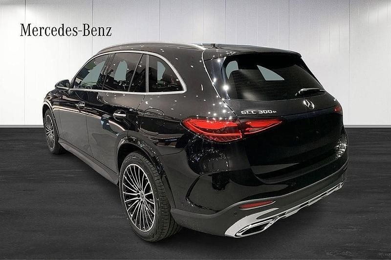 Ny Mercedes GLC300e Advanced 230 HK (169 kW) 2026 Obsidiansvart metallic SUV