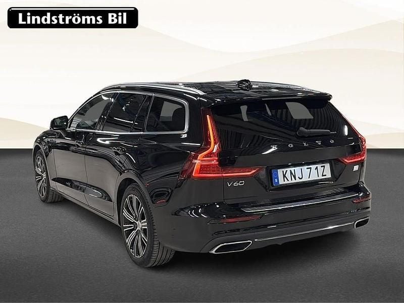 Begagnad Volvo V60 355 HK (261 kW) 2022 Svart Kombi