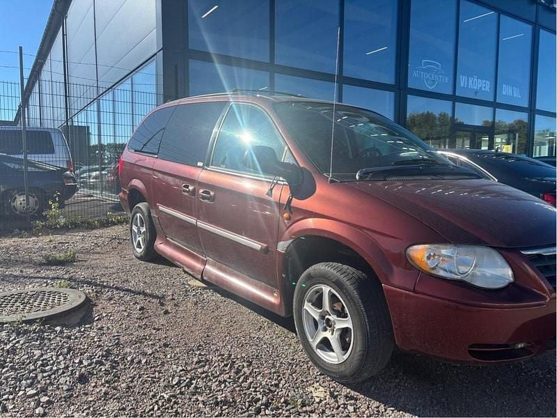 Röd Begagnad 2007 Chrysler Town & Country Minibuss | 35 000 kr - Bild 1/4