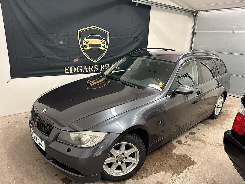 Begagnad BMW 320 Advantage 150 HK (110 kW) 2006 Grå Kombi