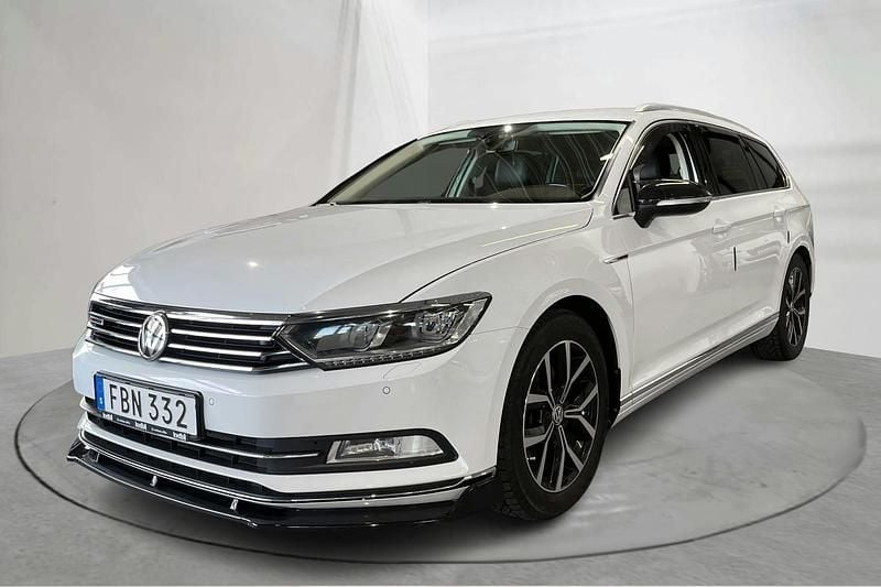 Vit Begagnad 2015 VW Passat GT Sedan | 116 000 kr (Bra pris) - Bild 1/4