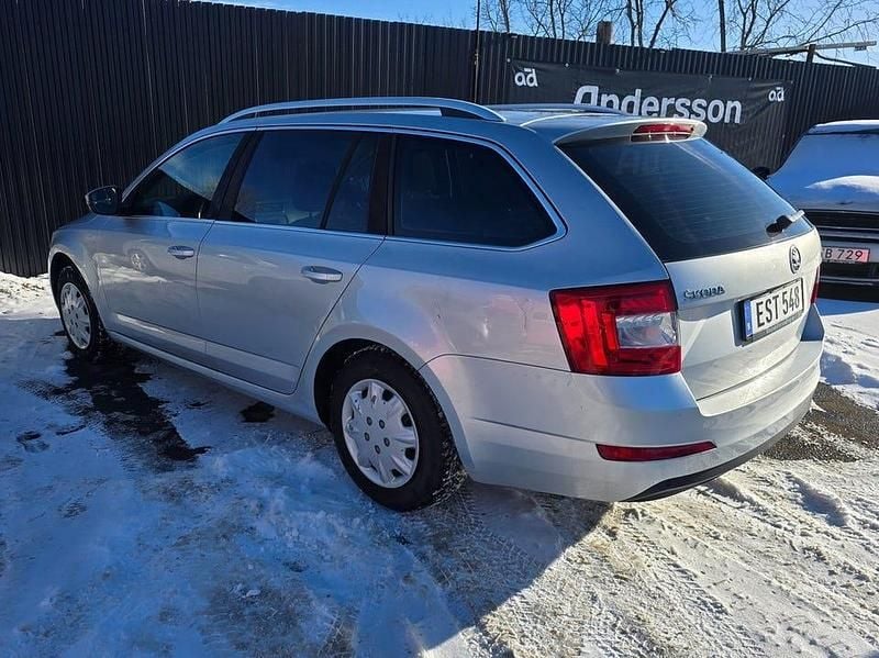 Begagnad Skoda Octavia Elegance 105 HK (77 kW) 2014 Silver Halvkombi