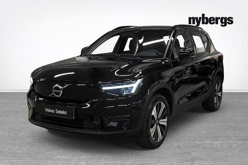 Svart Begagnad 2023 Volvo XC40 Core SUV | 325 000 kr (Marknadspris) - Bild 1/4