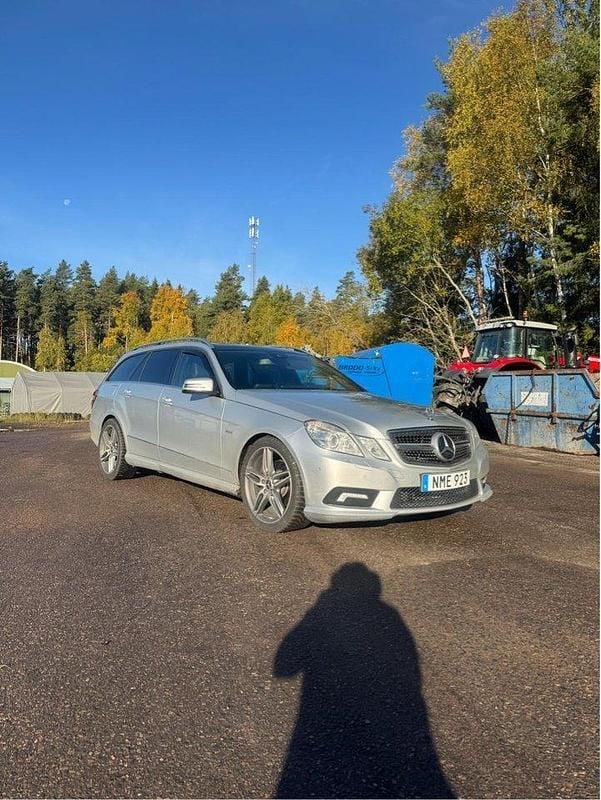 Silver Begagnad 2011 Mercedes E350 Kombi | 99 000 kr (Marknadspris) - Bild 1/4