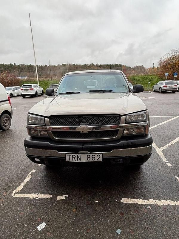 Ljusbrun (brun) Begagnad 2003 Chevrolet Silverado Van | 90 000 kr (Marknadspris) - Bild 1/4