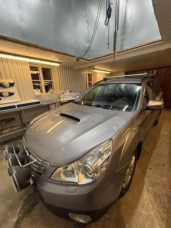 Grå metallic Begagnad 2011 Subaru Outback Sedan | 20 000 kr (Superpris) - Bild 1/1