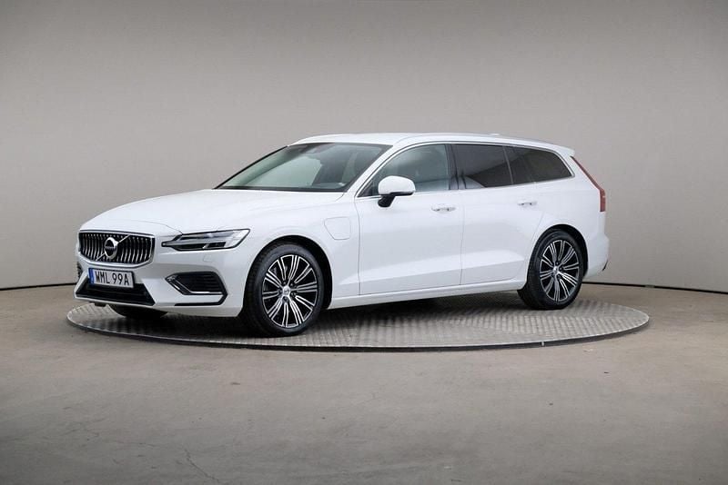 Vit (ice white (solid)) Begagnad 2021 Volvo V60 Inscription Kombi | 305 000 kr (Marknadspris) - Bild 1/4