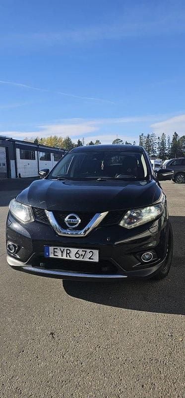 Svart Begagnad 2015 Nissan X-Trail SUV | 116 000 kr (Bra pris) - Bild 1/4