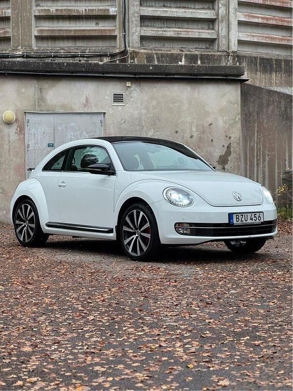Vit Begagnad 2014 VW Beetle GT Halvkombi | 135 000 kr - Bild 1/4