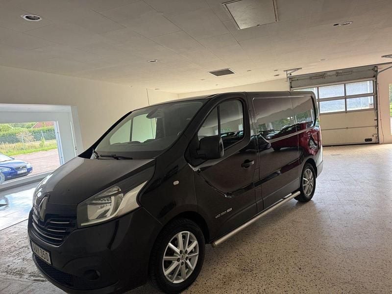 Svart Begagnad 2016 Renault Trafic Van | 74 900 kr (Superpris) - Bild 1/4