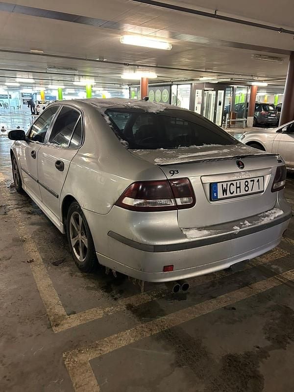 Begagnad 2004 Saab 9-3 Sedan | 25 000 kr (Superpris) - Bild 1/4