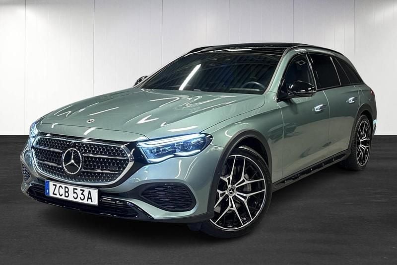 Grön (green) Begagnad 2024 Mercedes E300 Kombi | 819 000 kr - Bild 1/4