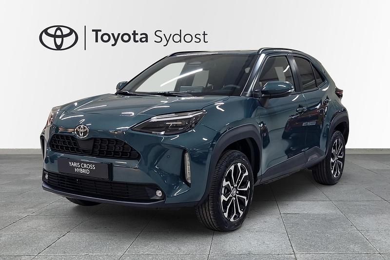 Grön Ny 2026 Toyota Yaris Hybrid | 343 800 kr - Bild 1/4