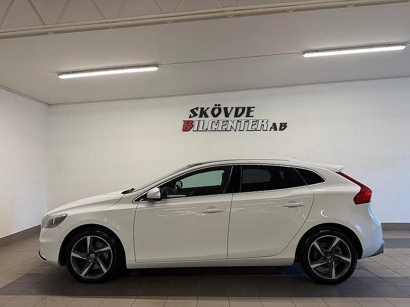 Begagnad Volvo V40 R-Design 177 HK (130 kW) 2014 Vit Halvkombi