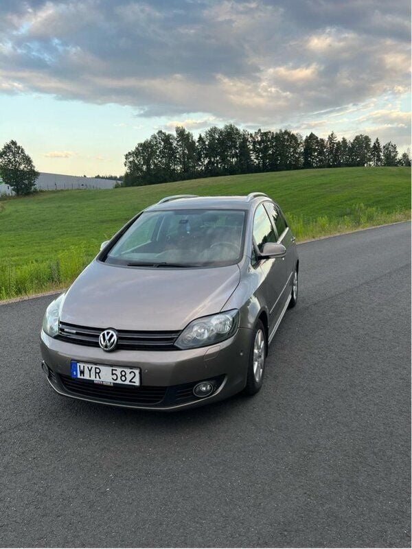 Brun Begagnad 2012 VW Golf VII Halvkombi | 72 500 kr (Bra pris) - Bild 1/4