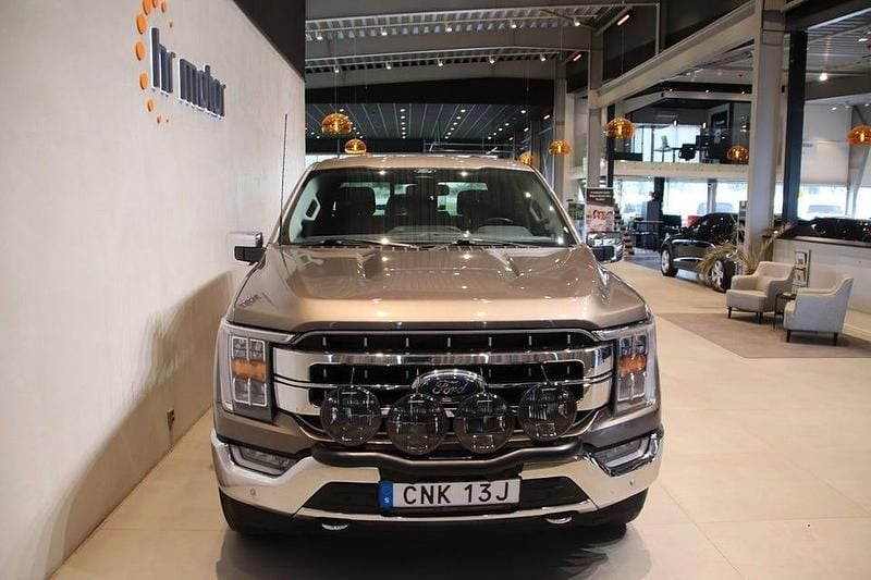 Begagnad Ford F-150 Lariat 407 HK (299 kW) 2022 Sand metallic Pickup