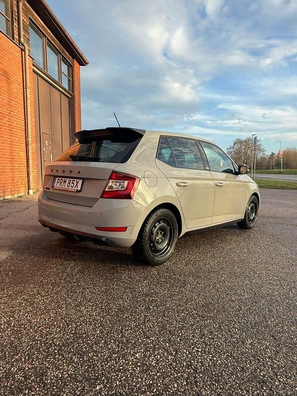 Begagnad Skoda Fabia 95 HK (69 kW) 2021 Halvkombi