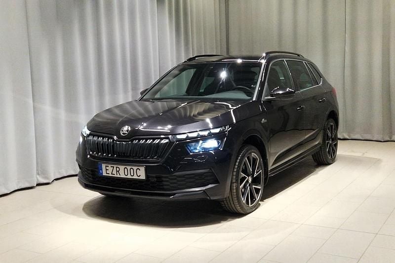 Svart Begagnad 2023 Skoda Kamiq Monte Carlo SUV | 204 900 kr (Marknadspris) - Bild 1/4