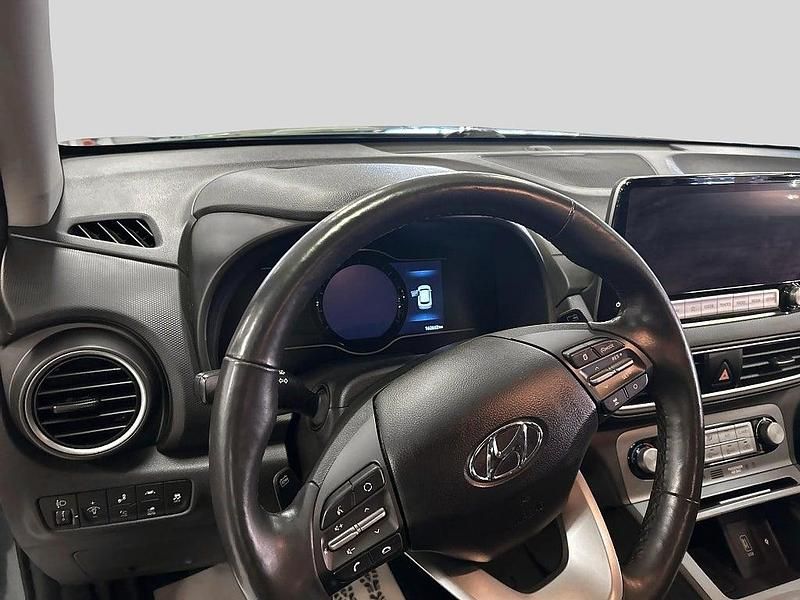 Begagnad Hyundai Kona Premium 150 kW (204 HK) 2020 Ceramic blue metallic SUV