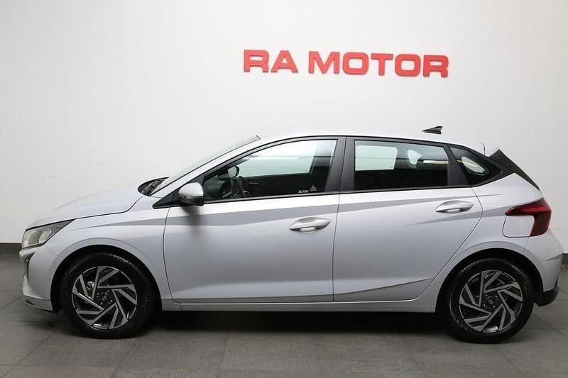 Begagnad Hyundai i20 Essential 101 HK (74 kW) 2024 Grå Halvkombi