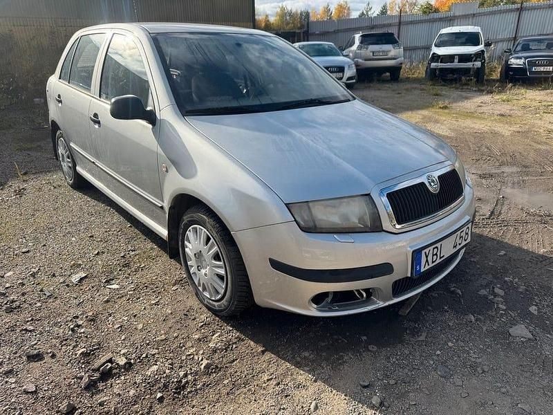 Silver Begagnad 2005 Skoda Fabia Halvkombi | 9 900 kr (Superpris) - Bild 1/4