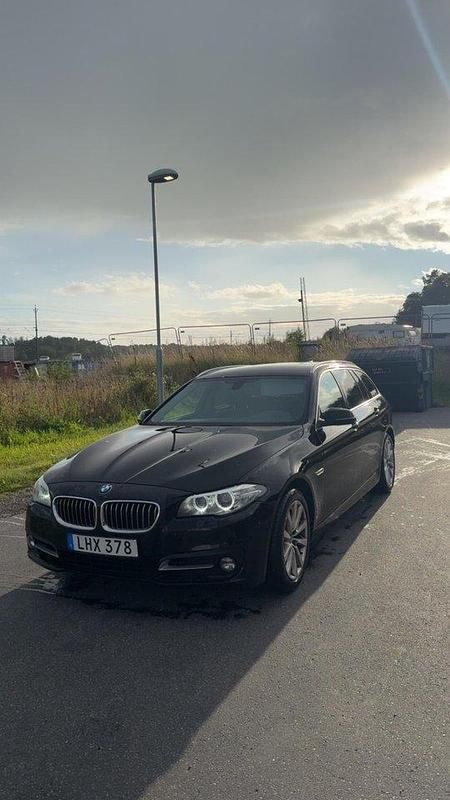 Svart Begagnad 2014 BMW 520 Kombi | 120 000 kr (Bra pris) - Bild 1/4