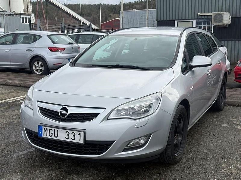 Grå Begagnad 2012 Opel Astra Enjoy Kombi | 79 990 kr (Marknadspris) - Bild 1/4
