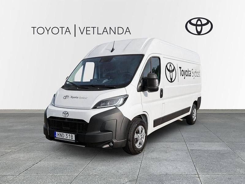Vit Ny 2024 Toyota Proace Comfort Van | 559 900 kr - Bild 1/4