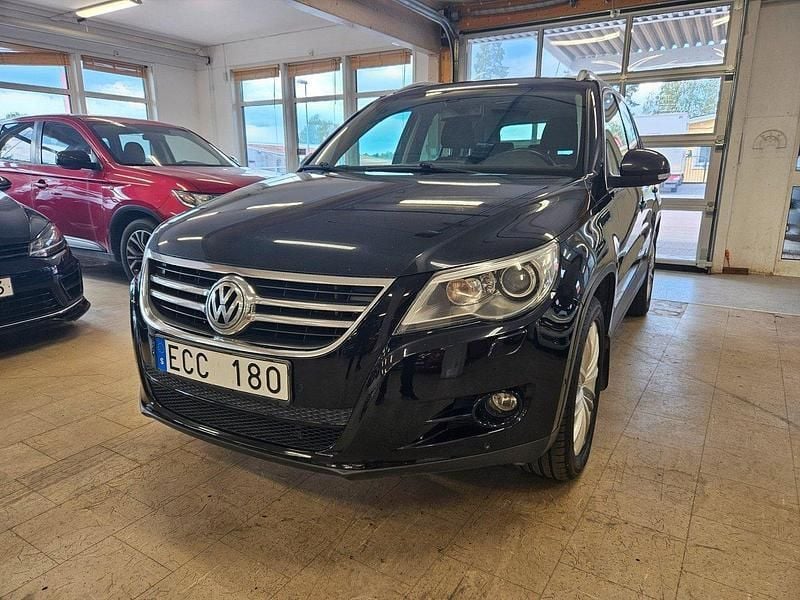 Svart Begagnad 2010 VW Tiguan Sportline SUV | 54 900 kr (Marknadspris) - Bild 1/4