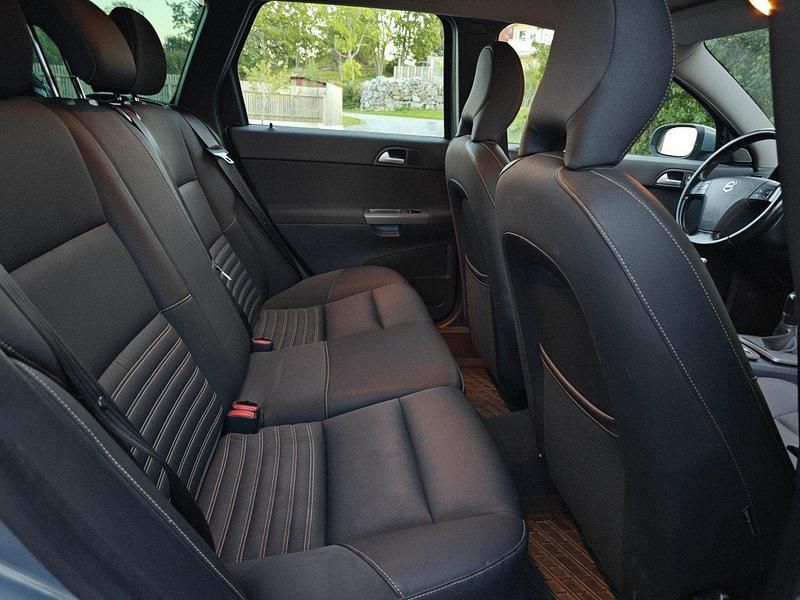 Blå Begagnad 2009 Volvo V50 Summum Kombi | 50 000 kr (Marknadspris) - Bild 1/4