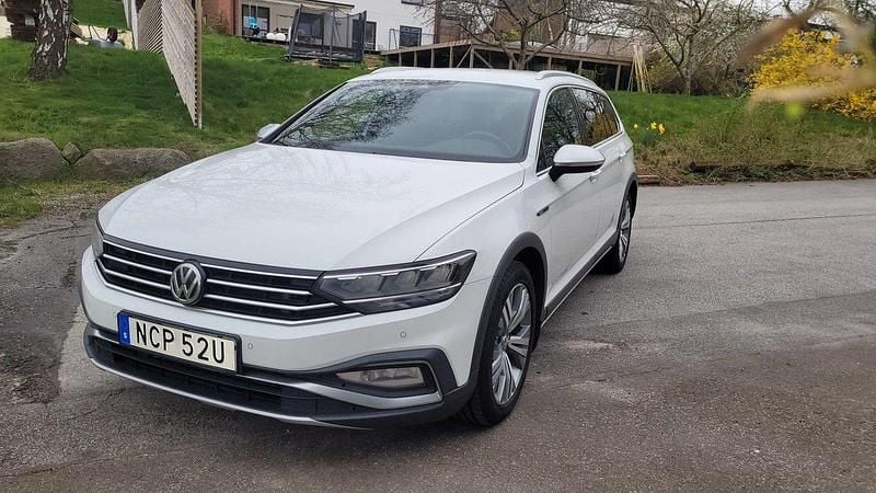 Vit Begagnad 2020 VW Passat Alltrack Kombi | 171 000 kr (Marknadspris) - Bild 1/4