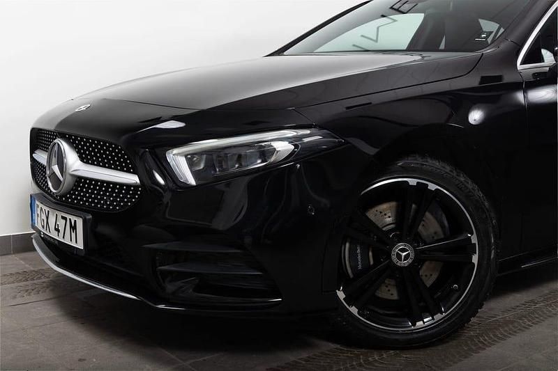 Begagnad Mercedes A250 AMG Line Premium Plus 220 HK (161 kW) 2022 Svart