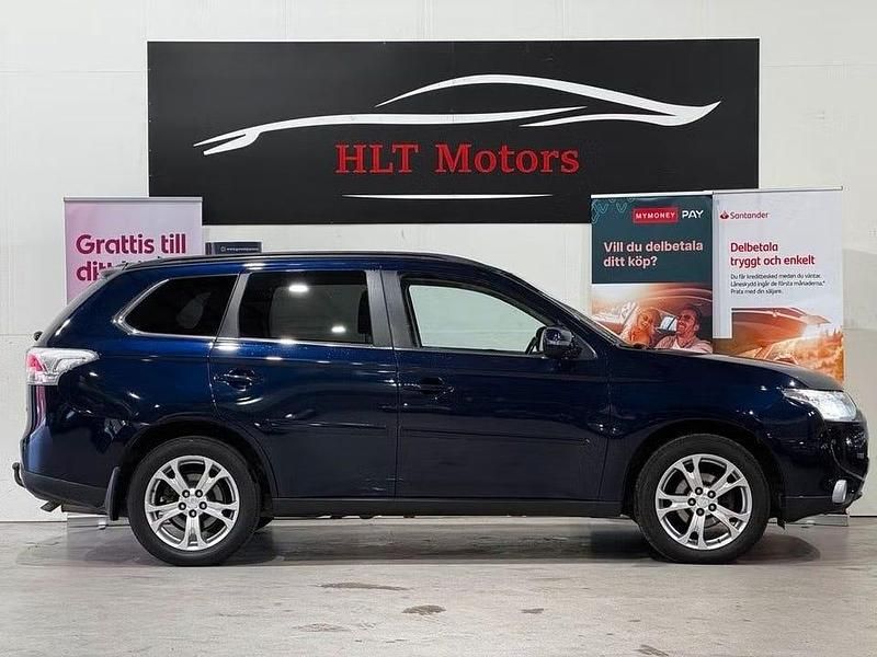 Begagnad Mitsubishi Outlander 150 HK (110 kW) 2012 Blå SUV