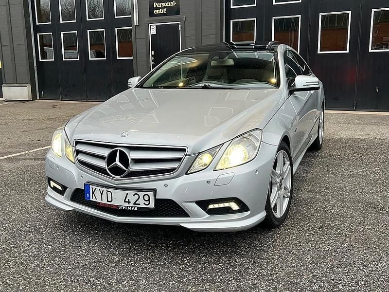 Silver Begagnad 2010 Mercedes E250 AMG Sportkupé | 159 500 kr (Marknadspris) - Bild 1/4