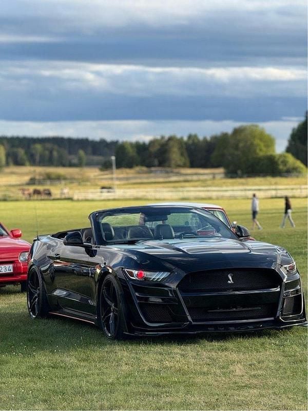 Svart Begagnad 2017 Ford Mustang Cab | 519 000 kr - Bild 1/4