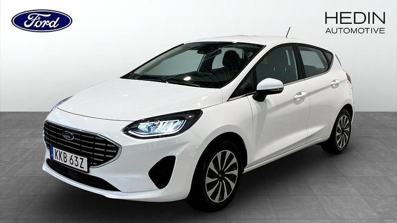 Vit Begagnad 2022 Ford Fiesta Titanium Halvkombi | 174 900 kr (Marknadspris) - Bild 1/4