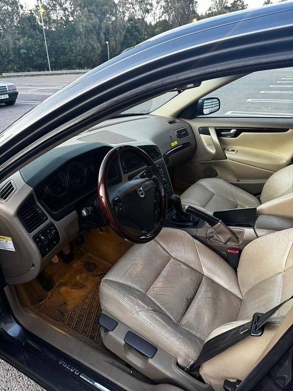 Begagnad Volvo S60 210 HK (154 kW) 2004 Grå metallic Sedan