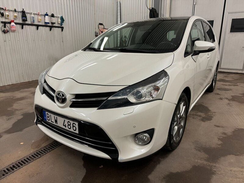 Vit Begagnad 2012 Toyota Verso Minibuss | 139 500 kr (Dyr) - Bild 1/4