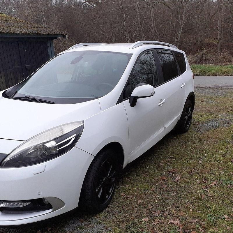 Vit Begagnad 2014 Renault Grand Scénic III Minibuss | 59 900 kr (Marknadspris) - Bild 1/4