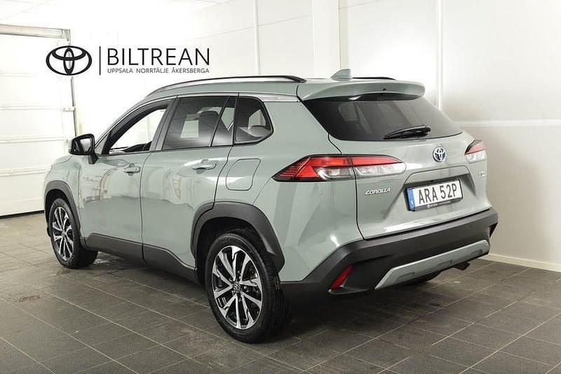 Begagnad Toyota Corolla Cross Style 197 HK (144 kW) 2023 Grön SUV