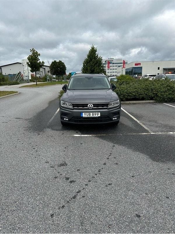 Silver Begagnad 2018 VW Tiguan SUV | 224 000 kr (Bra pris) - Bild 1/4