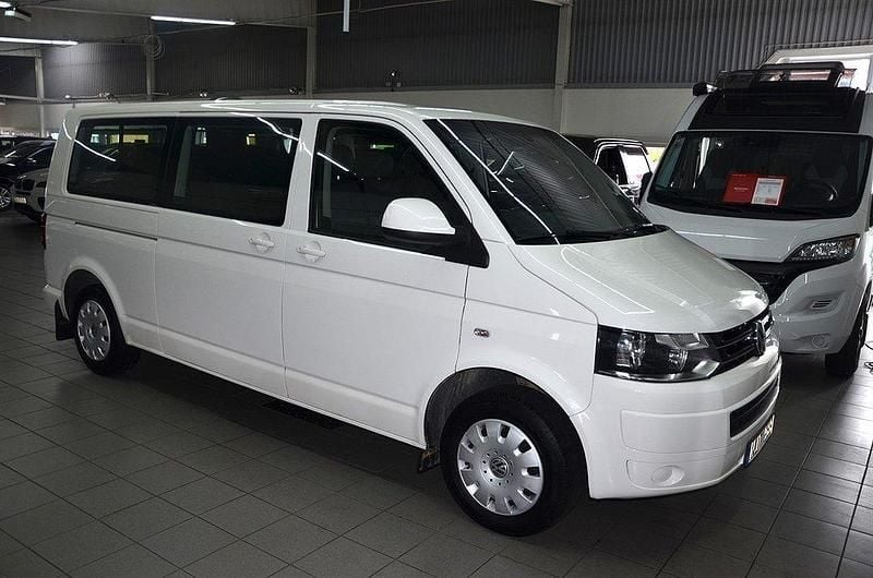 Vit Begagnad 2013 VW Caravelle Comfortline Minibuss | 199 000 kr (Dyr) - Bild 1/4