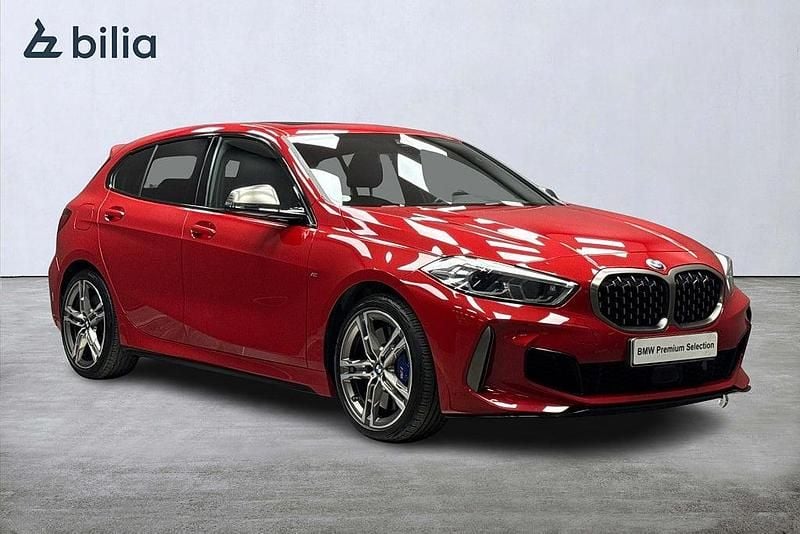 Begagnad BMW M135 306 HK (225 kW) 2019 Röd Halvkombi