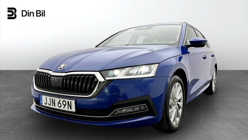 Blå (energy blue) Begagnad 2023 Skoda Octavia Style Kombi | 290 000 kr (Marknadspris) - Bild 1/4